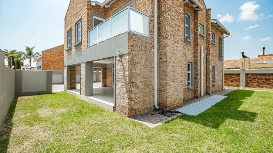 4 Bedroom Property for Sale in Beyerspark Gauteng