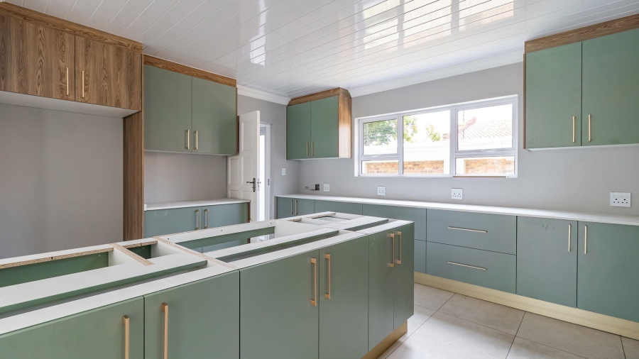 4 Bedroom Property for Sale in Beyerspark Gauteng