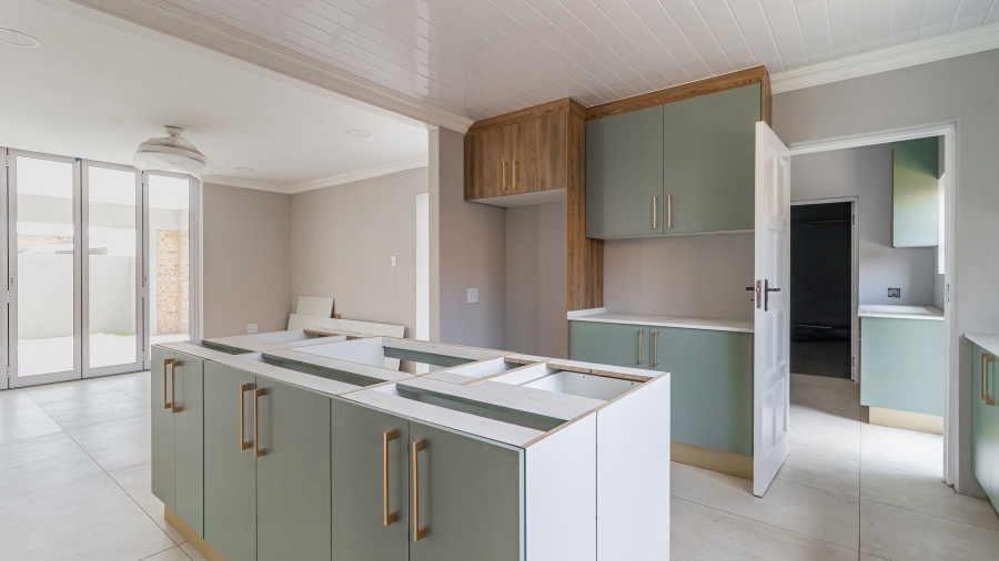 4 Bedroom Property for Sale in Beyerspark Gauteng