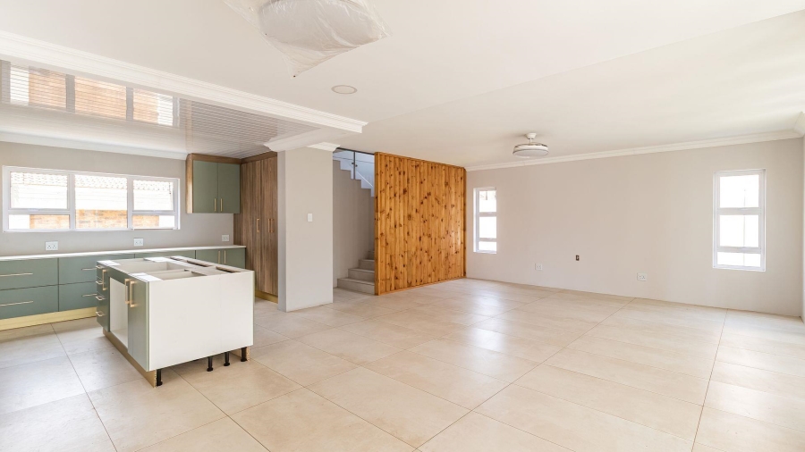 4 Bedroom Property for Sale in Beyerspark Gauteng