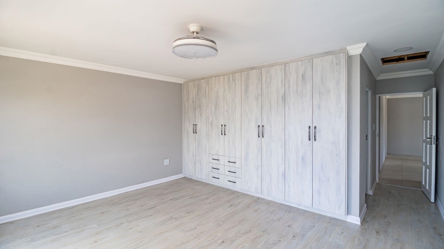 4 Bedroom Property for Sale in Beyerspark Gauteng