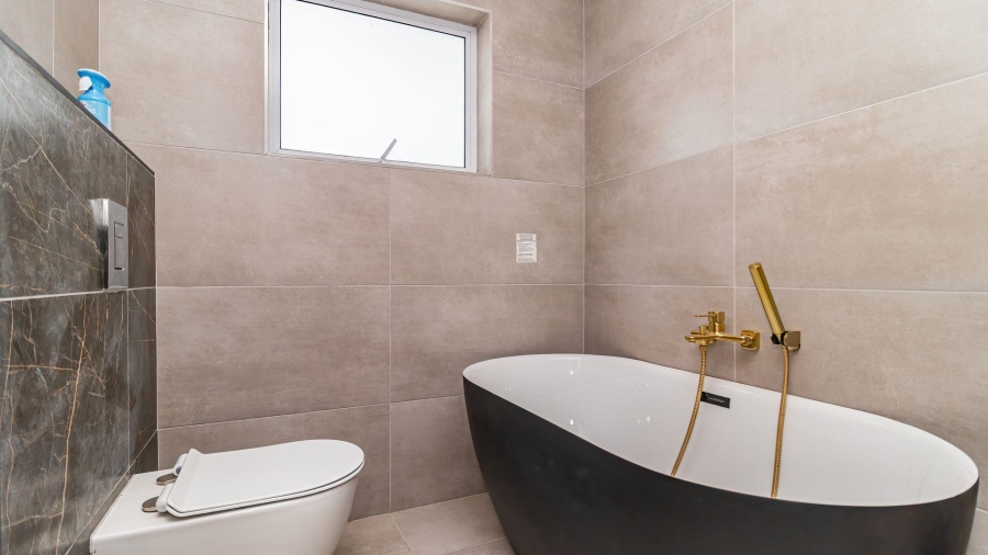 4 Bedroom Property for Sale in Beyerspark Gauteng