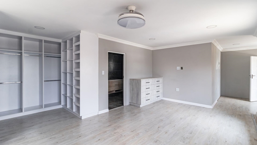 4 Bedroom Property for Sale in Beyerspark Gauteng