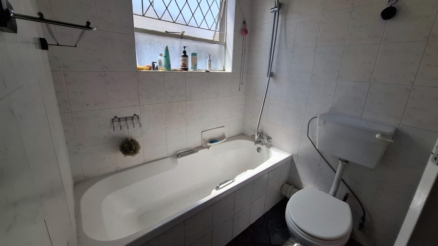 To Let 2 Bedroom Property for Rent in Raceview Gauteng