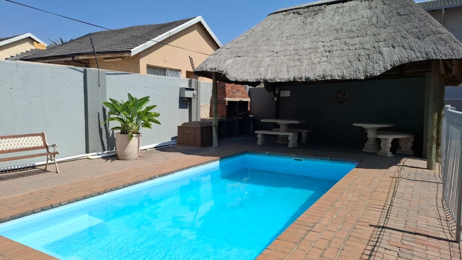 To Let 2 Bedroom Property for Rent in Raceview Gauteng