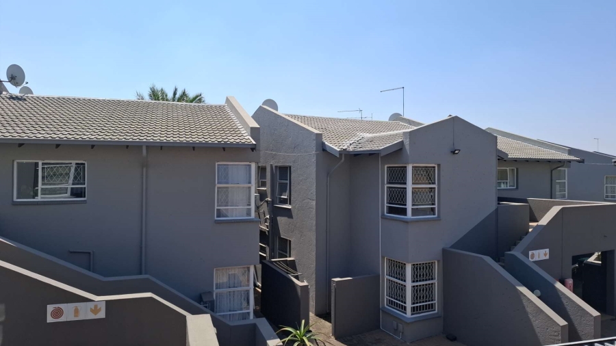 To Let 2 Bedroom Property for Rent in Raceview Gauteng
