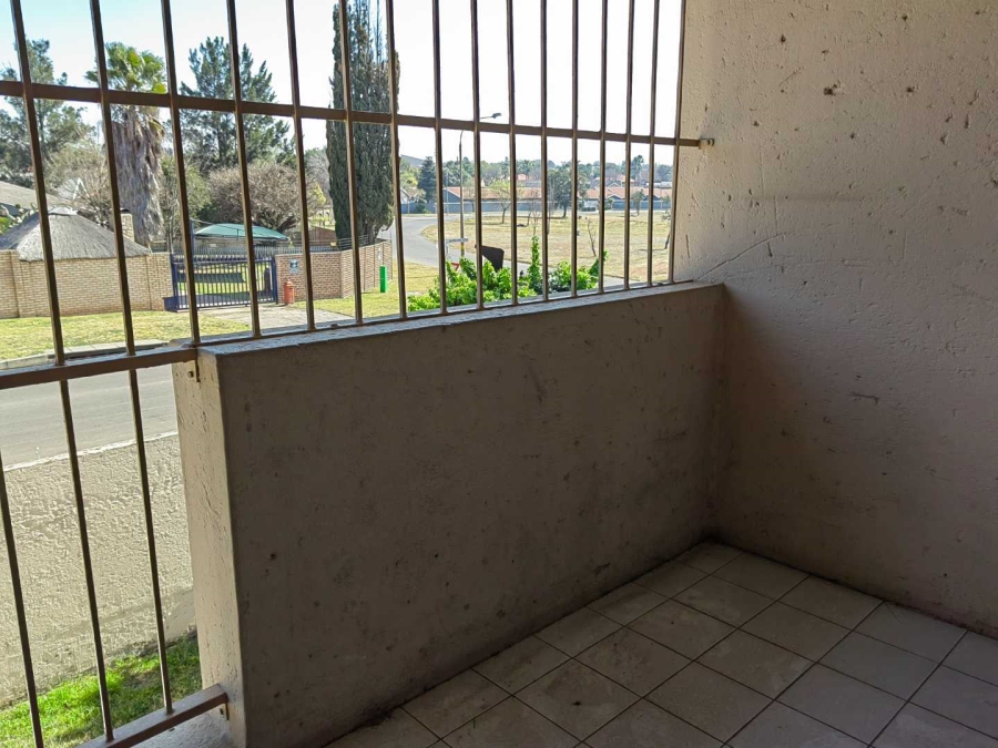 To Let 2 Bedroom Property for Rent in Raceview Gauteng