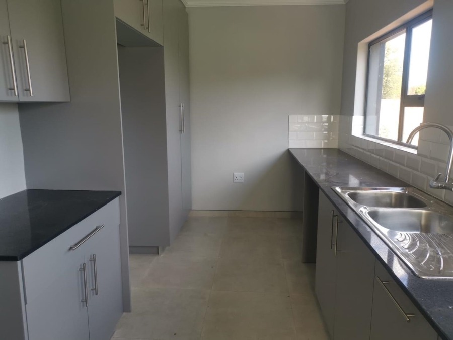 To Let 5 Bedroom Property for Rent in Glenvista Gauteng