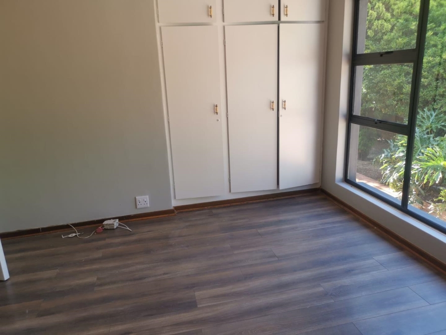 To Let 5 Bedroom Property for Rent in Glenvista Gauteng