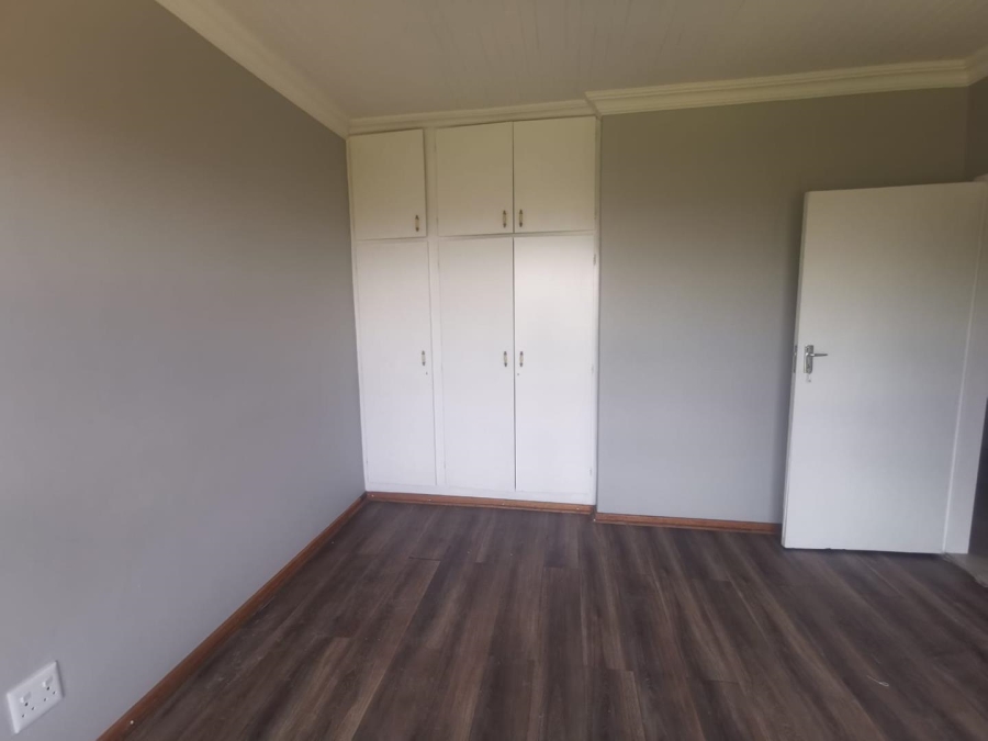 To Let 5 Bedroom Property for Rent in Glenvista Gauteng