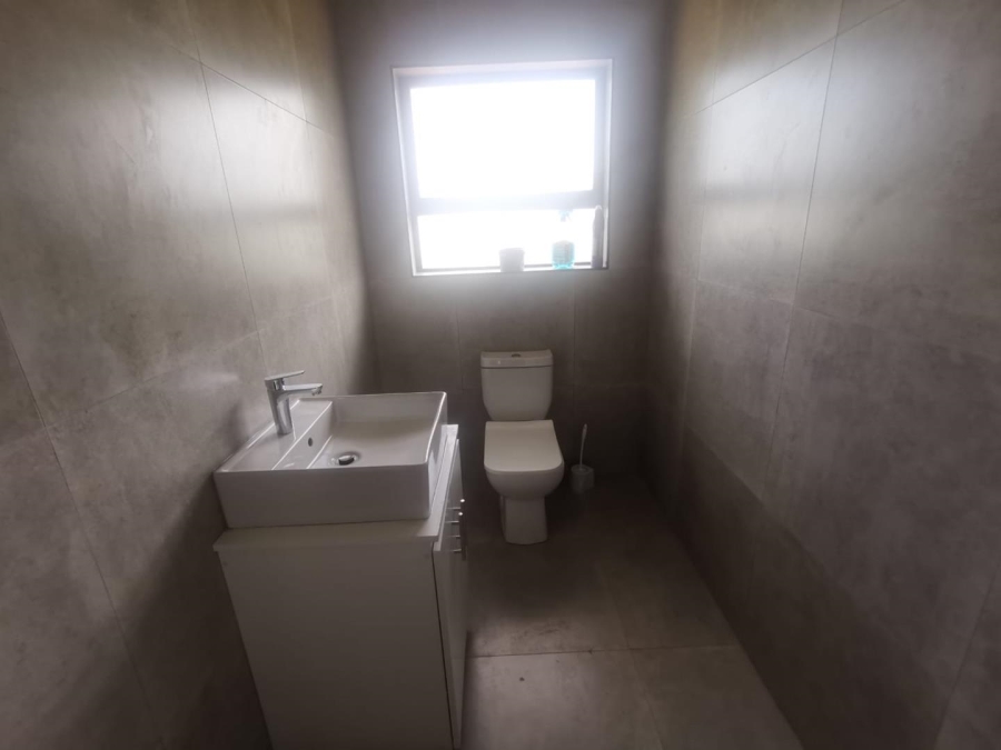 To Let 5 Bedroom Property for Rent in Glenvista Gauteng