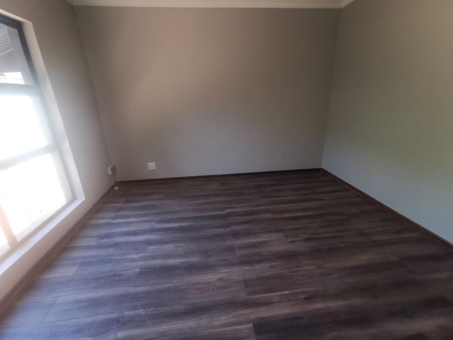 To Let 5 Bedroom Property for Rent in Glenvista Gauteng