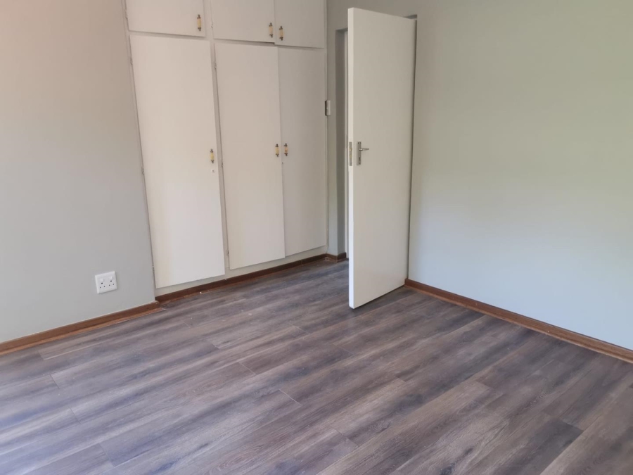 To Let 5 Bedroom Property for Rent in Glenvista Gauteng