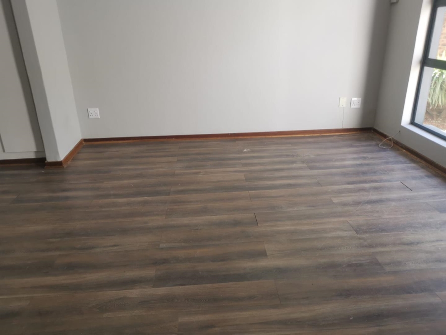 To Let 5 Bedroom Property for Rent in Glenvista Gauteng