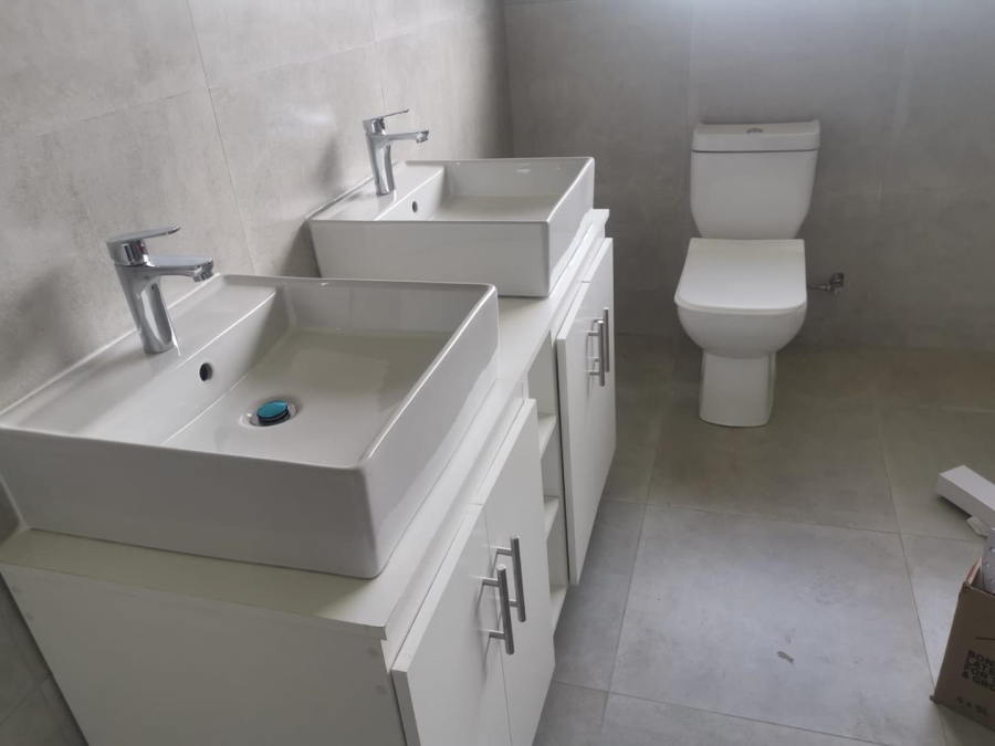 To Let 5 Bedroom Property for Rent in Glenvista Gauteng