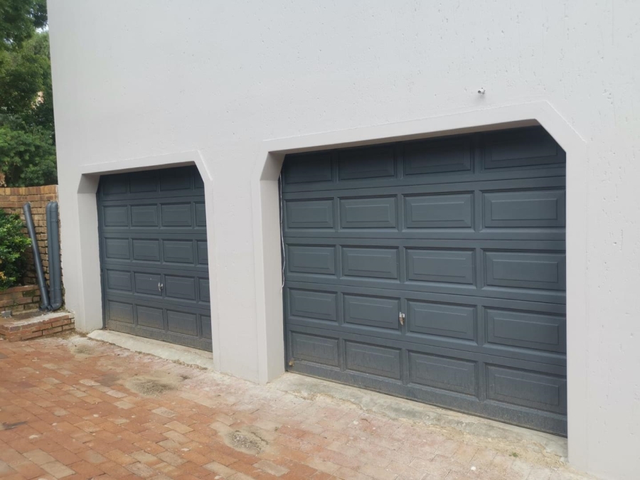 To Let 5 Bedroom Property for Rent in Glenvista Gauteng