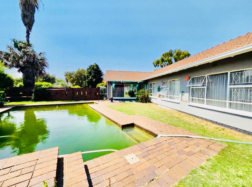 4 Bedroom Property for Sale in Brackenhurst Gauteng
