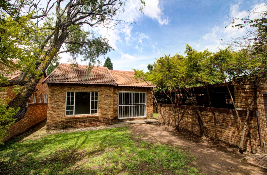 2 Bedroom Property for Sale in Wilgeheuwel Gauteng