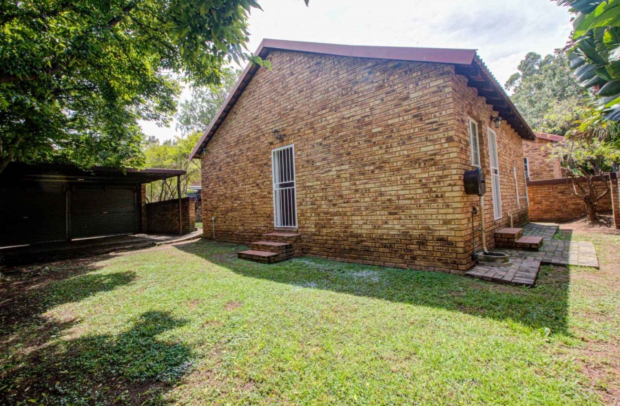 2 Bedroom Property for Sale in Wilgeheuwel Gauteng