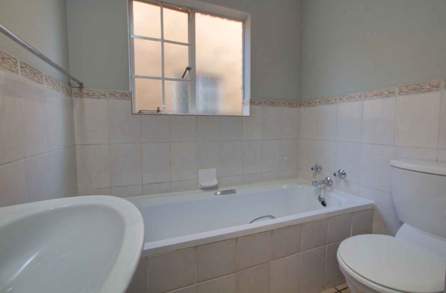 2 Bedroom Property for Sale in Wilgeheuwel Gauteng