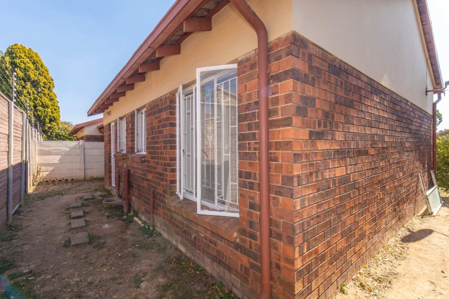 2 Bedroom Property for Sale in Radiokop Gauteng