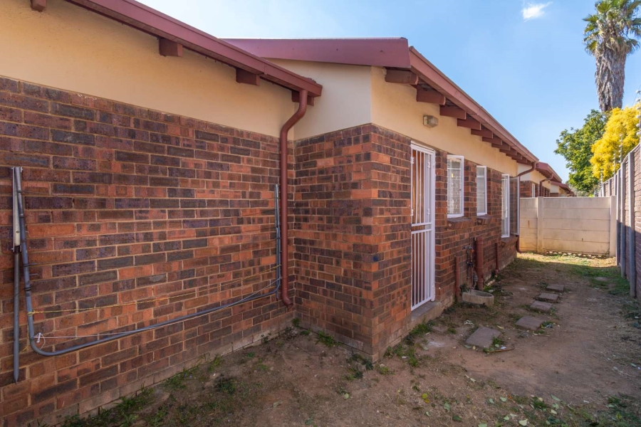 2 Bedroom Property for Sale in Radiokop Gauteng