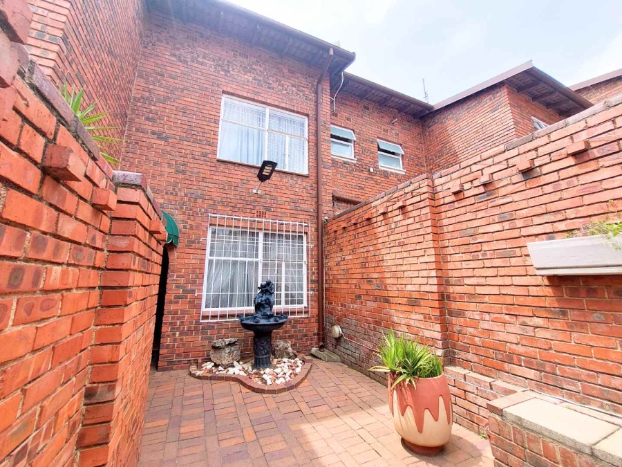 4 Bedroom Property for Sale in Strathavon Gauteng