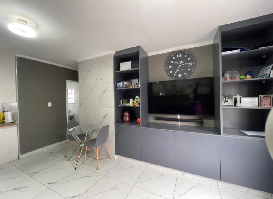 2 Bedroom Property for Sale in Noordwyk Gauteng
