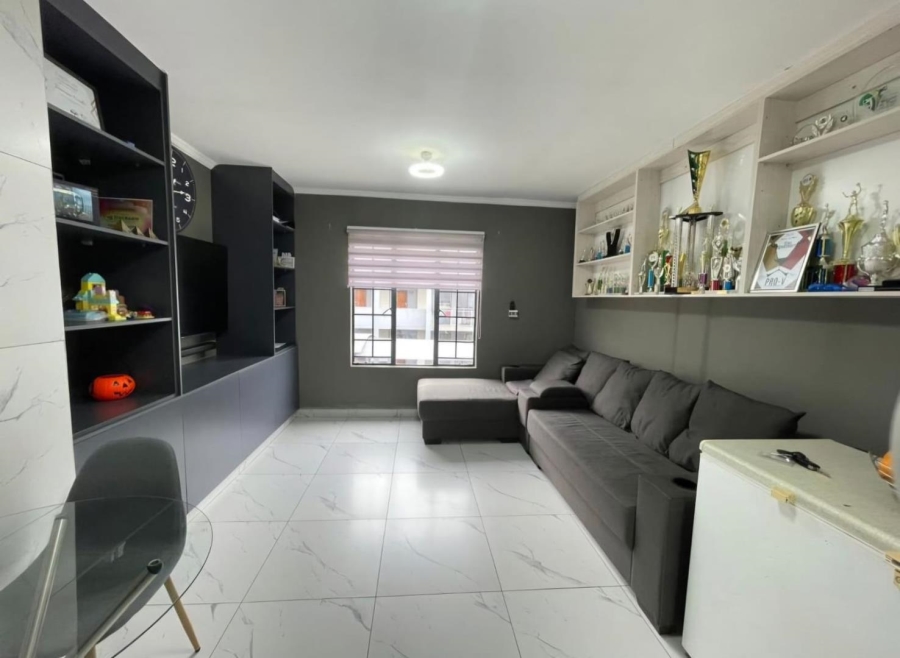 2 Bedroom Property for Sale in Noordwyk Gauteng