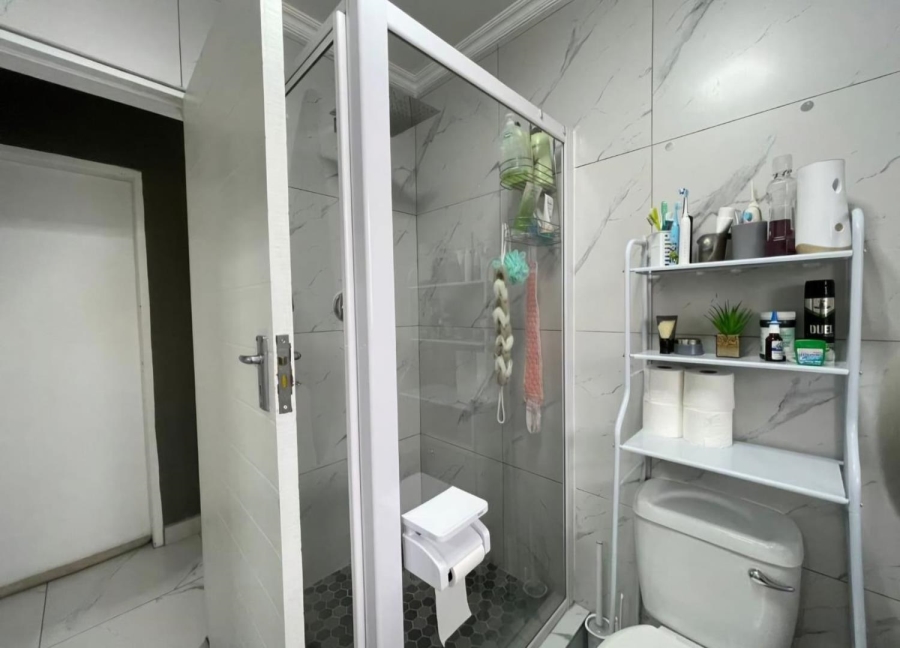 2 Bedroom Property for Sale in Noordwyk Gauteng