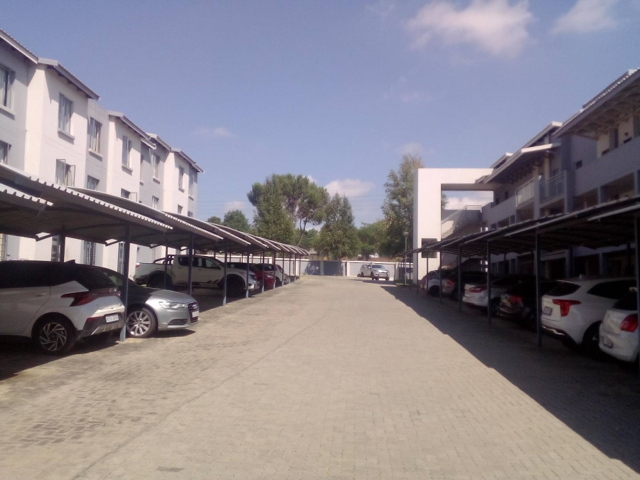 2 Bedroom Property for Sale in Noordwyk Gauteng