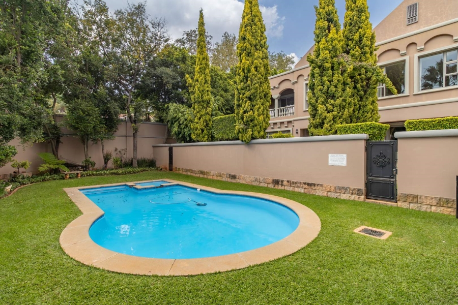 2 Bedroom Property for Sale in Dunkeld West Gauteng
