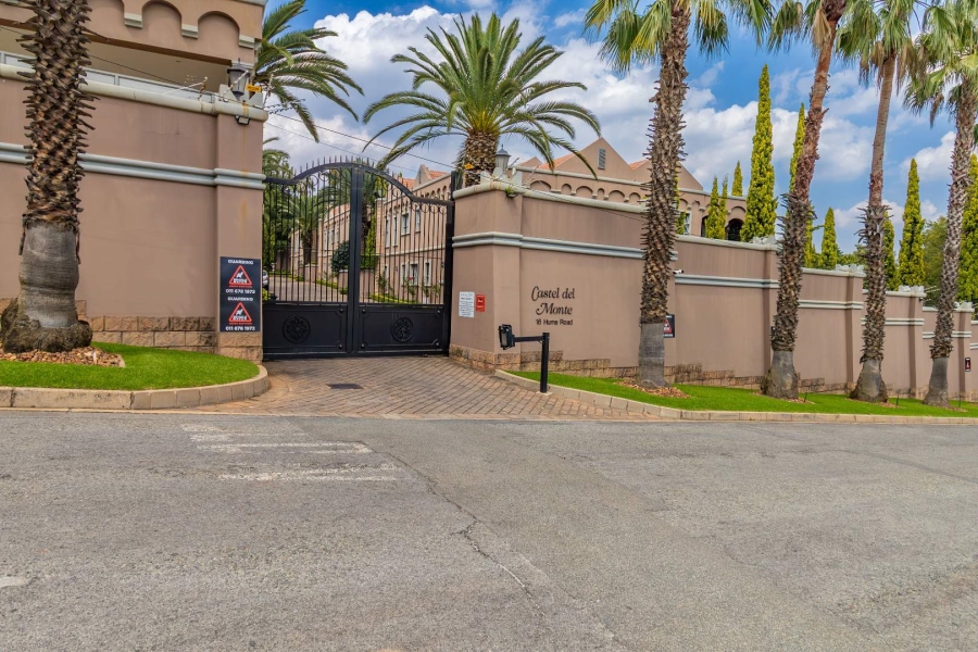 2 Bedroom Property for Sale in Dunkeld West Gauteng