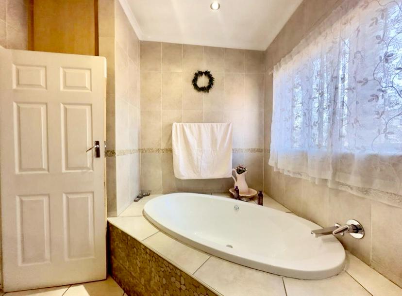 4 Bedroom Property for Sale in Brackenhurst Gauteng