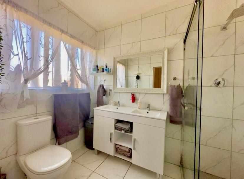 4 Bedroom Property for Sale in Brackenhurst Gauteng