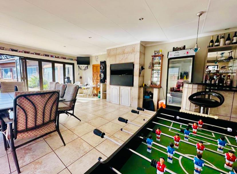 4 Bedroom Property for Sale in Brackenhurst Gauteng