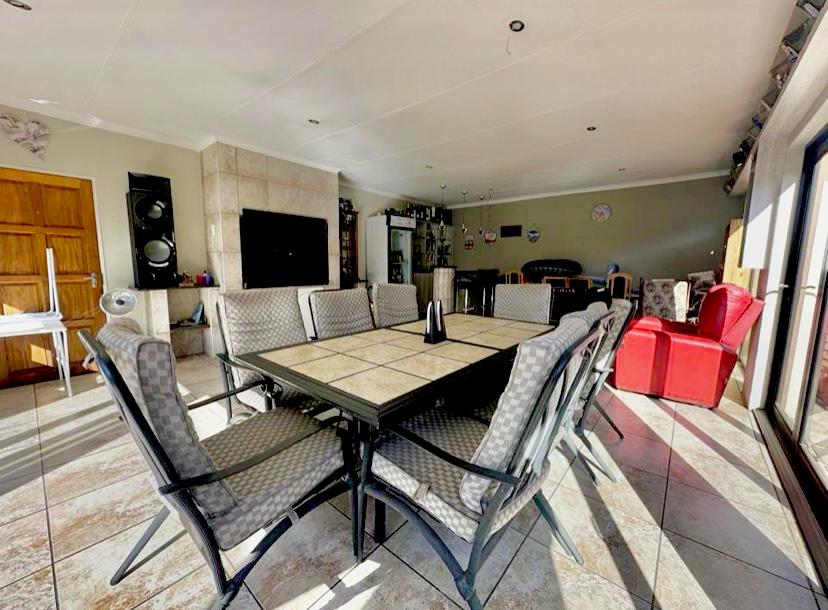 4 Bedroom Property for Sale in Brackenhurst Gauteng