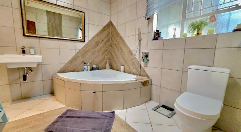 3 Bedroom Property for Sale in Brackenhurst Gauteng