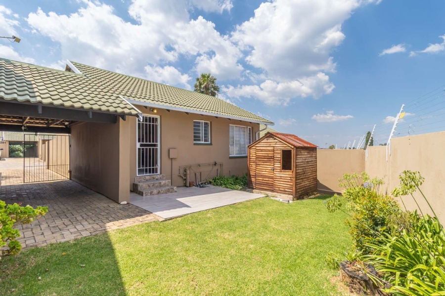 2 Bedroom Property for Sale in Sundowner Gauteng