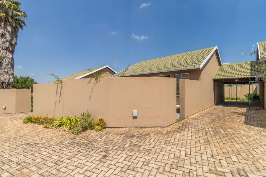 2 Bedroom Property for Sale in Sundowner Gauteng