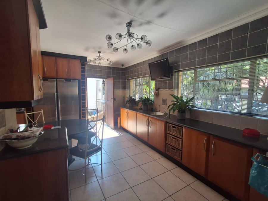 4 Bedroom Property for Sale in Glenvista Gauteng