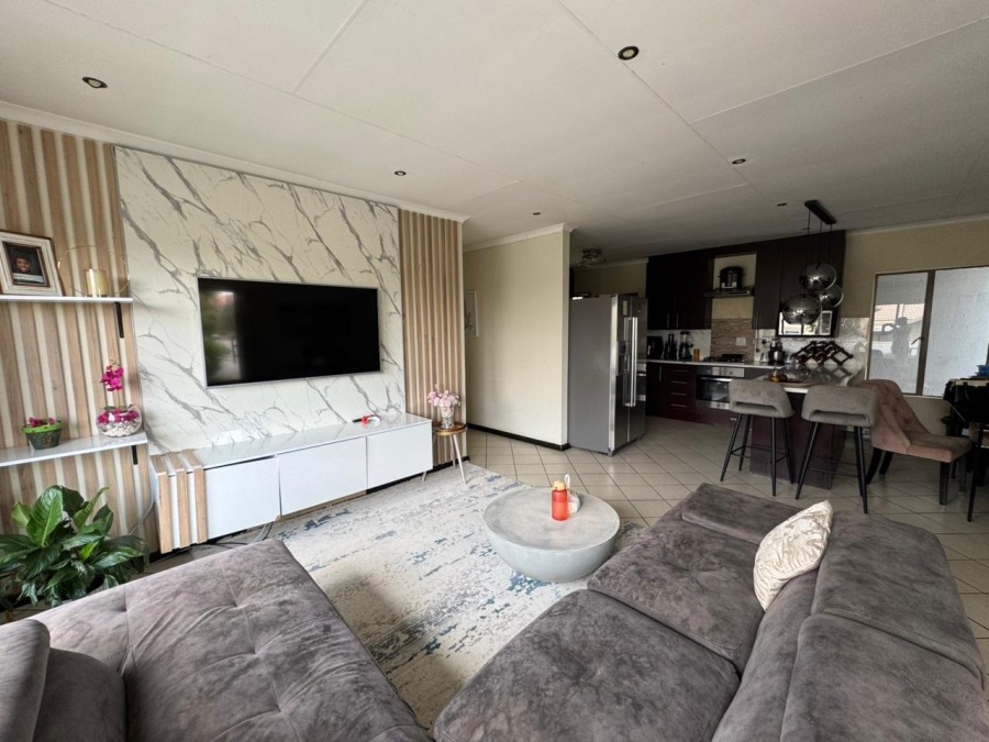 To Let 3 Bedroom Property for Rent in Kosmosdal Gauteng