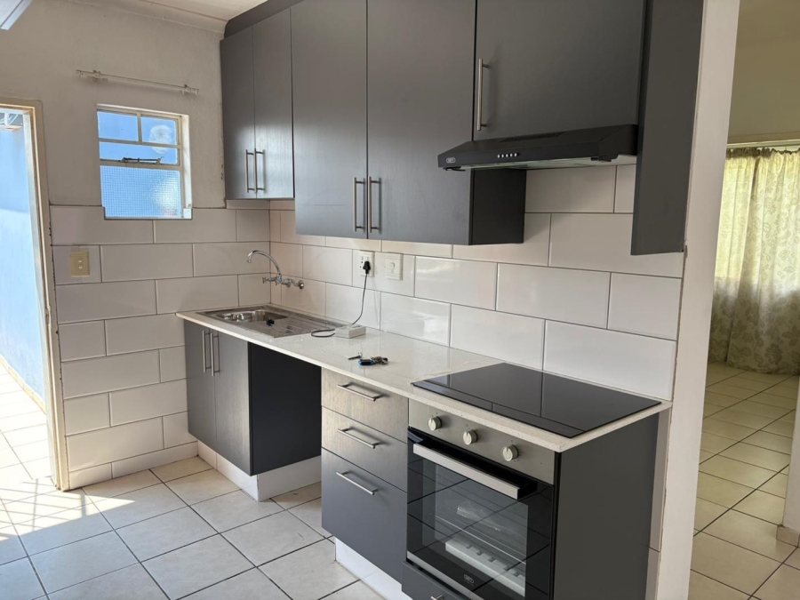 To Let 2 Bedroom Property for Rent in Florida Gauteng