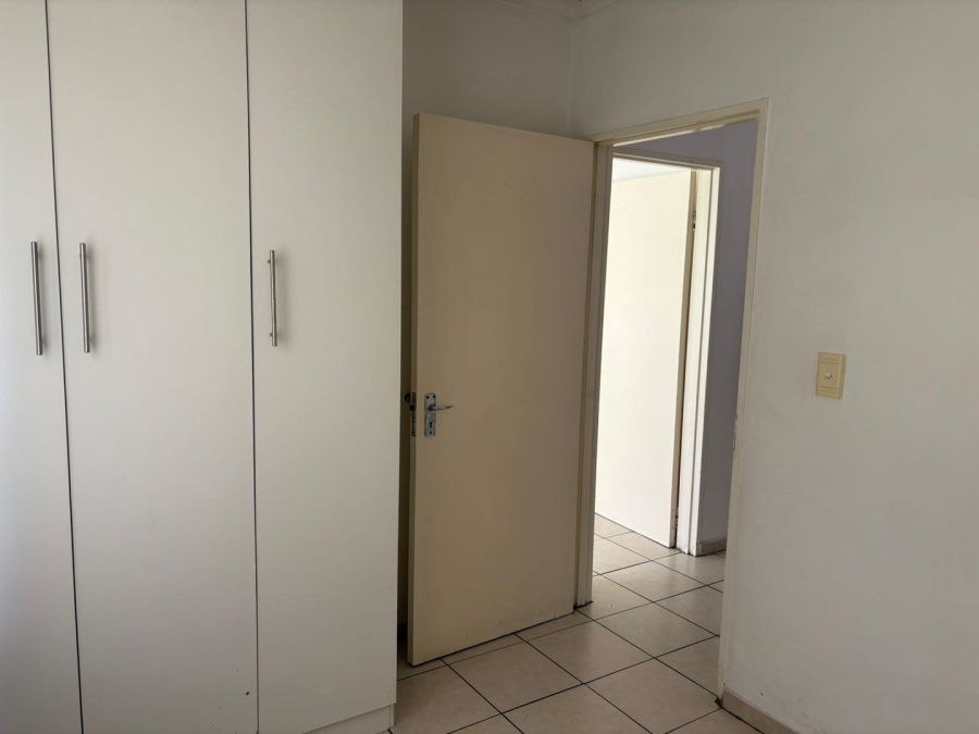 To Let 2 Bedroom Property for Rent in Florida Gauteng