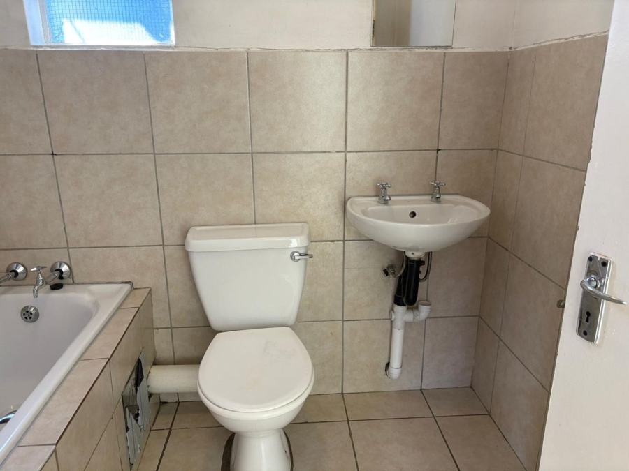 To Let 2 Bedroom Property for Rent in Florida Gauteng