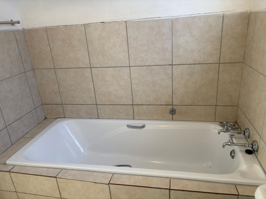 To Let 2 Bedroom Property for Rent in Florida Gauteng