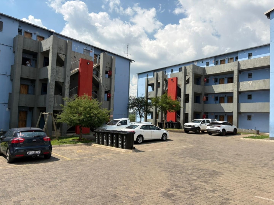 To Let 2 Bedroom Property for Rent in Florida Gauteng