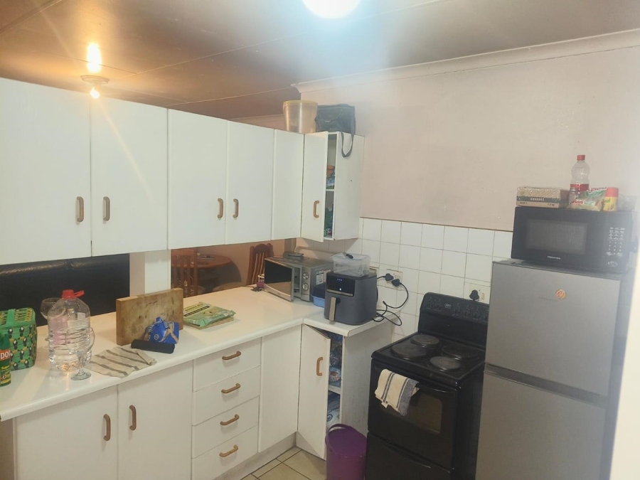 2 Bedroom Property for Sale in La Montagne Gauteng