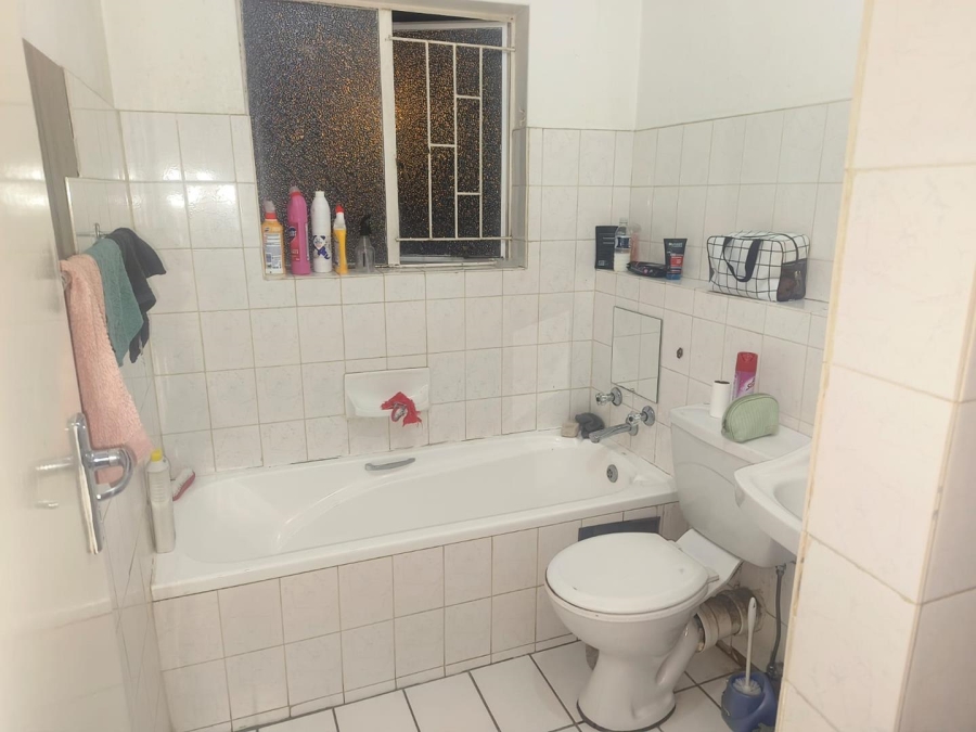 2 Bedroom Property for Sale in La Montagne Gauteng