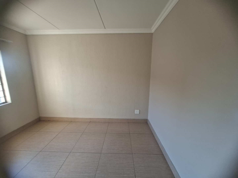 To Let 2 Bedroom Property for Rent in Moregloed Gauteng